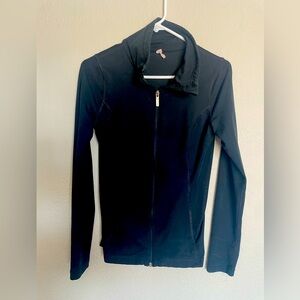 🎅🏼5/$10 GUC Women’s Underarmour Jacket